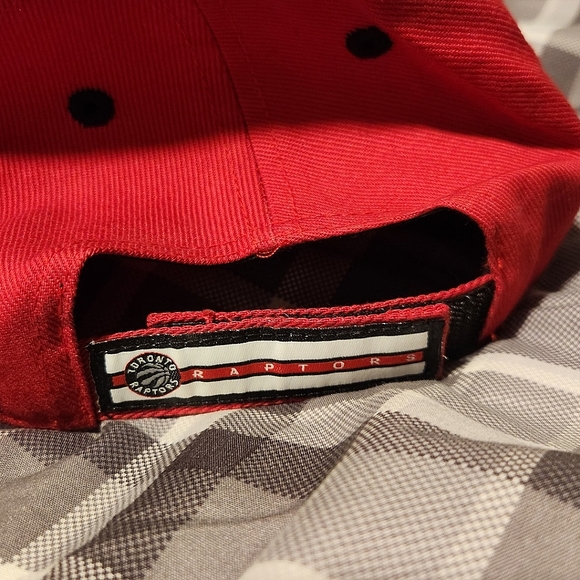 Toronto Raptors Cap - Picture 3 of 4